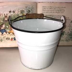 Bucket, compost bin, compost bucket, bucket of organic waste, organic waste, metal bucket, metal, metal bucket, organic bucket, organic waste, clip bag