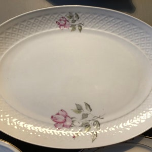 Cake plate, cake platter, meat platter, plate, serving platter, cookie plate, cake, coffee table, sausage platter, cheese platter
