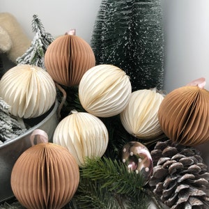 1x rosa Christbaumschmuck, Christbaumkugel, Christbaumkugeln, Papierkugel, Papier, Ornamente, Tannenschmuck, Tannendeko, Baumschmuck, Kugeln