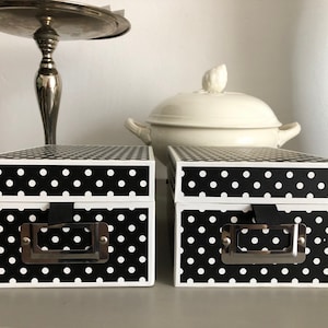 2x Pappschachteln, Pappschachtel, alte Schachteln, alte Pappschachteln, Dekoschachtel, Dekorative Boxen, Karteikasten, schwarzweiß, Punkte