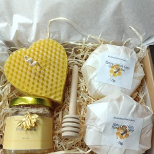 Honey Bee Spa Gift Set: Loofah Soap, Heart Candle & Honey Jar