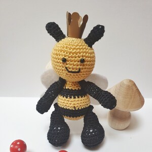 Crochet handmade Bee, Keyring, Bee, Soft Sculpture, Nursery Decoration, GIft.
