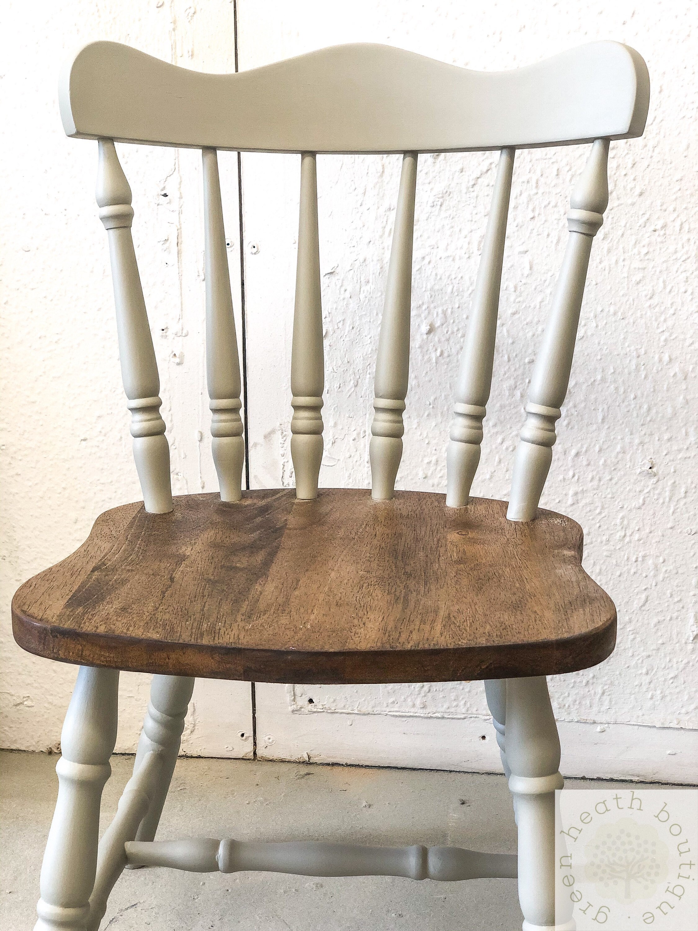 Round farmhouse table and 4 chairs Etsy