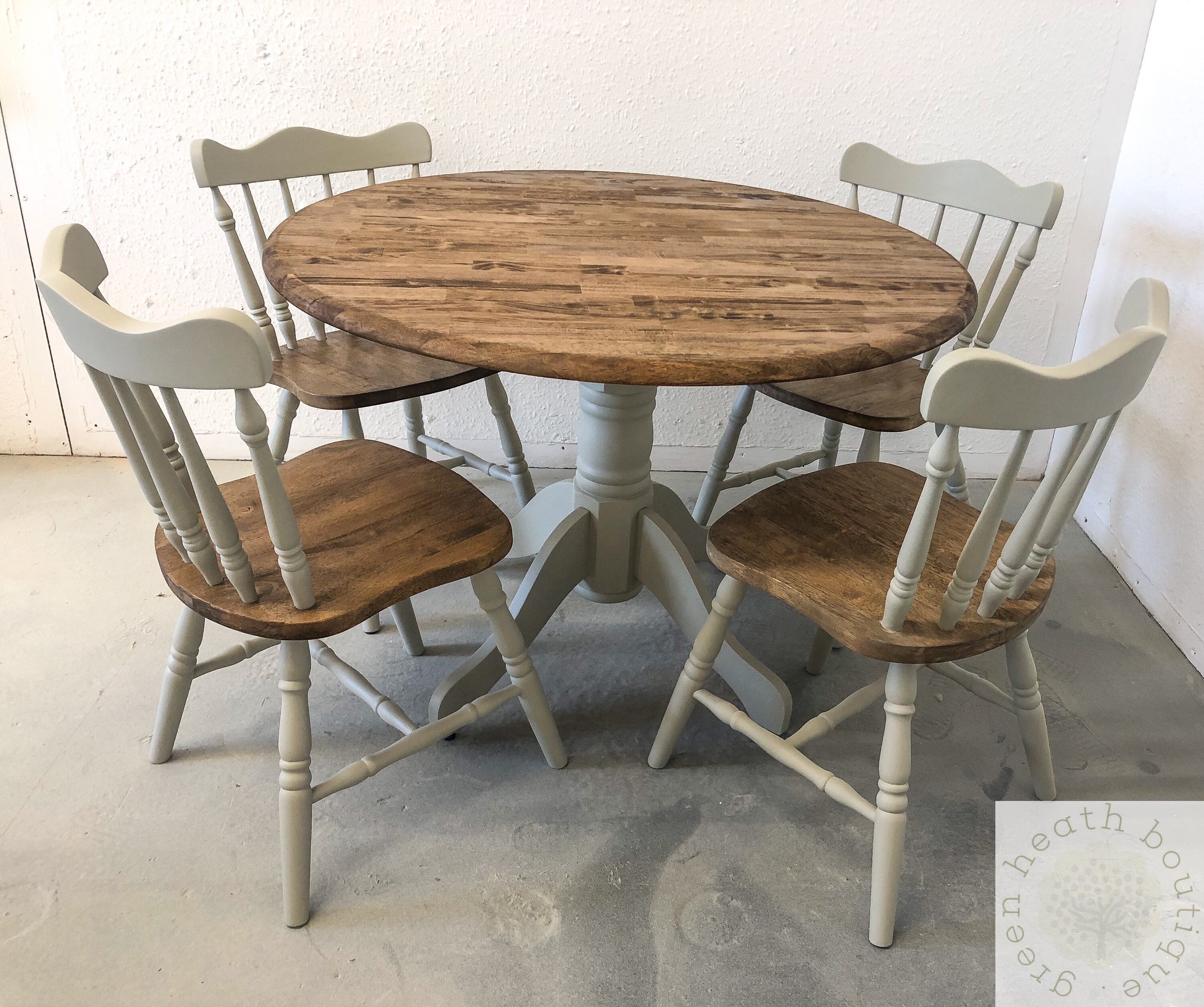 Round farmhouse table and 4 chairs Etsy