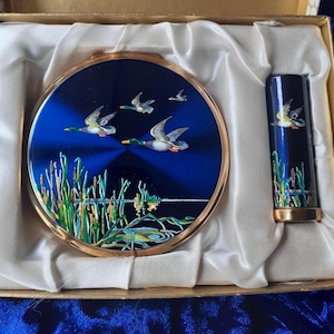 Schicht- und Lippenstiftset in Geschenkbox.
