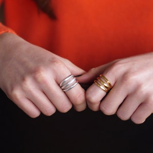 Bague empilable triple bande, bague trois lignes, bague en or à trois bandes, bague superposée, bague polyvalente, bague de jalonnement en or