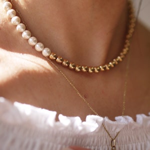 Collier demi-perle et perles d'or, cadeau longue distance pour elle, collier de perles, collier chunky d'or d'eau douce image 4