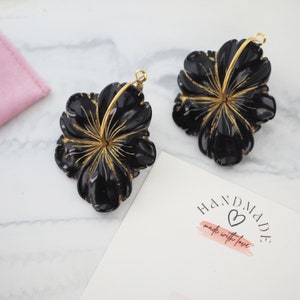 Große schwarze Blume Gold Creolen, Statement Ohrringe, Sakura Ohrringe, Bild 2