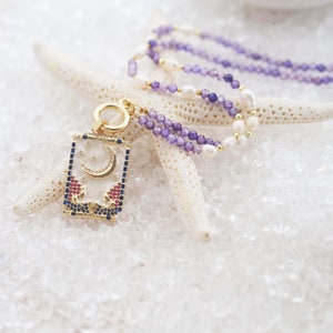 Collier de charme de tarot en émail doré, collier de zircone pourpre et de perles, collier de cartes de tarot du soleil,