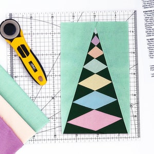 Christmas tree pattern / Quilt block Christmas tree / PDF pattern / Paper piecing quilt patterns / Patchwork Pattern / Modern quilt pattern