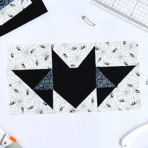 Bat pattern / Halloween quilt block / Paper piecing quilt patterns / Quilt block moon / PDF pattern