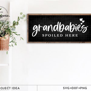 Grandbabys Hier verwöhnt SVG, Großeltern Zeichen svg, Enkel Zeichen svg, Oma svg, Bauernhausdekor svg, Familienzitat svg, gesegnete Oma