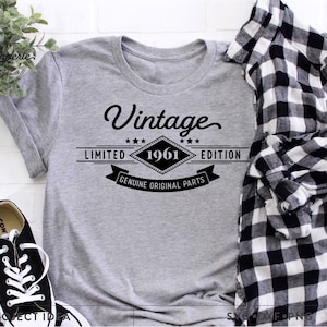 vintage 1961, aniversário svg, camisa de aniversário svg, placa de aniversário, almofada de aniversário svg, nascido em 1961, aniversariante svg, camisa engraçada de aniversário
