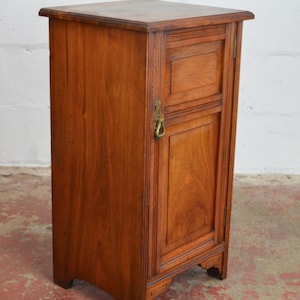 An Antique Oak Bedside Cabinet / Nightstand