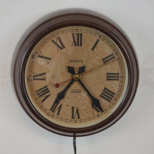Vintage Magneta Wall Clock