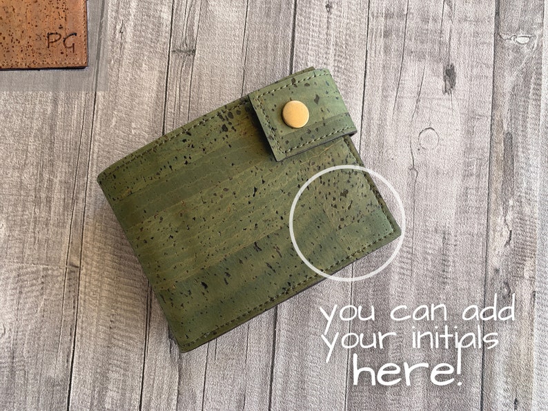 Cartera plegable para hombre, Cartera de corcho verde oliva, Cartera minimalista, Regalo personalizado con monograma, Regalo para papá imagen 9