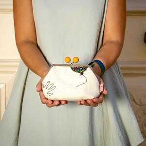 Cartera de lona de algodón color crema, monedero con cierre de beso y globo sin bordado, regalo para hermana imagen 3