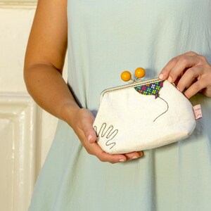 Cartera de lona de algodón color crema, monedero con cierre de beso y globo sin bordado, regalo para hermana imagen 4