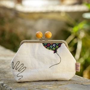 Cartera de lona de algodón color crema, monedero con cierre de beso y globo sin bordado, regalo para hermana imagen 1