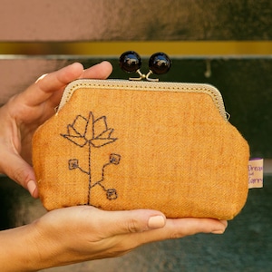 Cartera de lino marrón dorado, monedero pequeño de lino bordado con cierre de beso, ideas para regalos