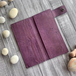 Cartera plegable delgada y larga de corcho morado para mujer, billetera minimalista de primera calidad, regalo personalizado con monograma, regalo ecológico vegano para ella