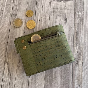 Cartera plegable para hombre, Cartera de corcho verde oliva, Cartera minimalista, Regalo personalizado con monograma, Regalo para papá imagen 5