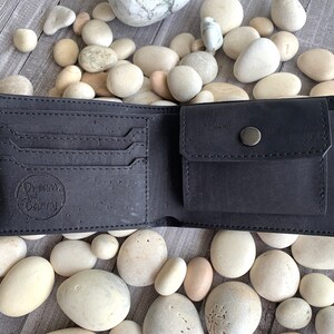 Cartera negra para hombre, Cartera plegable de corcho, Cartera con monograma, Regalo personalizado, Cartera premium y ecológica, Regalo vegano para papá