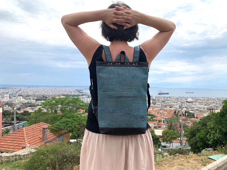 Türkisblauer Korkrucksack, Unisex Männer und Frauenrucksack, Stadttasche, Laptop-Rucksack, Öko-freundliche vegane Tasche Bild 2