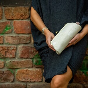 Cartera de mano de corcho blanco, cartera de mano con marco de metal vegano, bolso de mano de boda, regalo para ella imagen 2