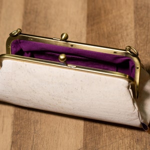 Cartera de mano de corcho blanco, cartera de mano con marco de metal vegano, bolso de mano de boda, regalo para ella imagen 7