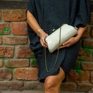 Cartera de mano de corcho blanco, cartera de mano con marco de metal vegano, bolso de mano de boda, regalo para ella imagen 3