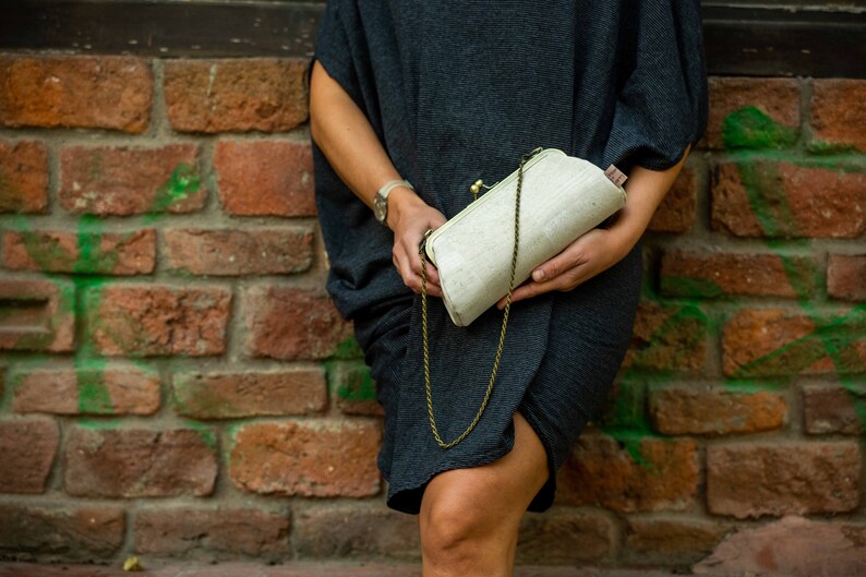 Cartera de mano de corcho blanco, cartera de mano con marco de metal vegano, bolso de mano de boda, regalo para ella imagen 3