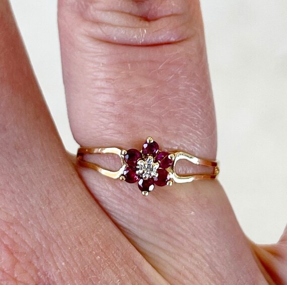 Solid 10k Yellow Gold Natural Ruby & Diamond Flow… - image 1