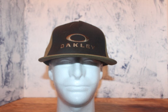 black oakley hat