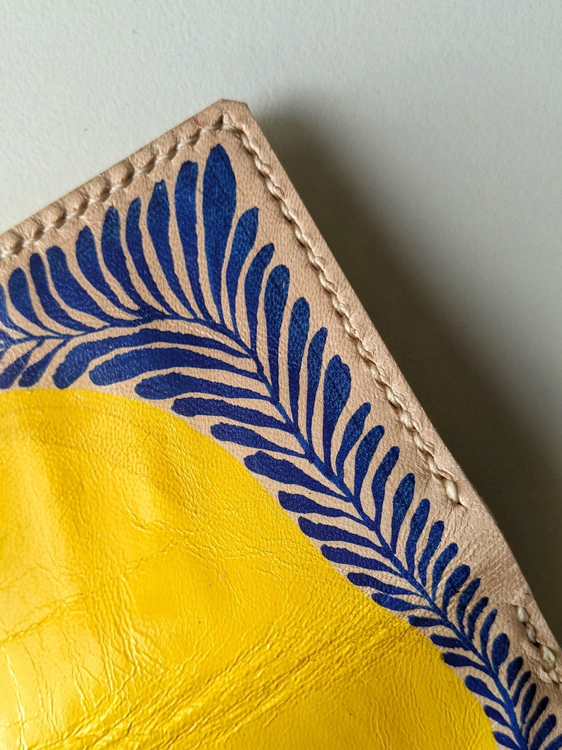 Cartera de cuero amarillo para tarjetas, tarjetero fino de cuero auténtico hecho a mano para mujer, cartera pequeña para tarjetas de crédito, regalo de primavera amarillo. imagen 8
