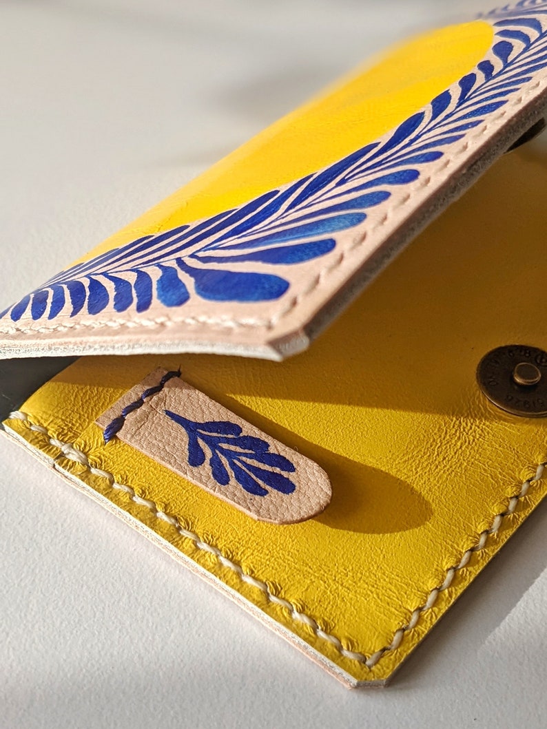 Cartera de cuero amarillo para tarjetas, tarjetero fino de cuero auténtico hecho a mano para mujer, cartera pequeña para tarjetas de crédito, regalo de primavera amarillo. imagen 7