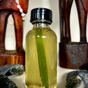 Louisiana Van Van Anointing Oil - Clears Away Negativity - Turns Bad Luck to Good Luck - Uncrosses - Luck in Love & Business - Road Opener
