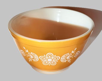 Pyrex 1972 Butterfly Gold Mixing Bowl 1.5 Pts. #401, Made in USA