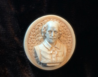 Shakespeare brooch pin large