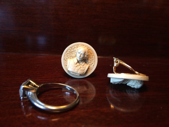 Shakespeare Earrings clip on