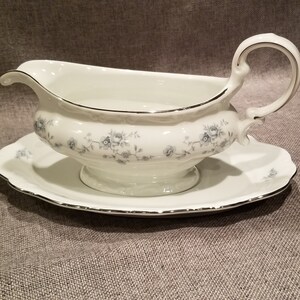 Johann Haviland 2 Piece Gravy Boat with Drip Dish  - Blue Garland