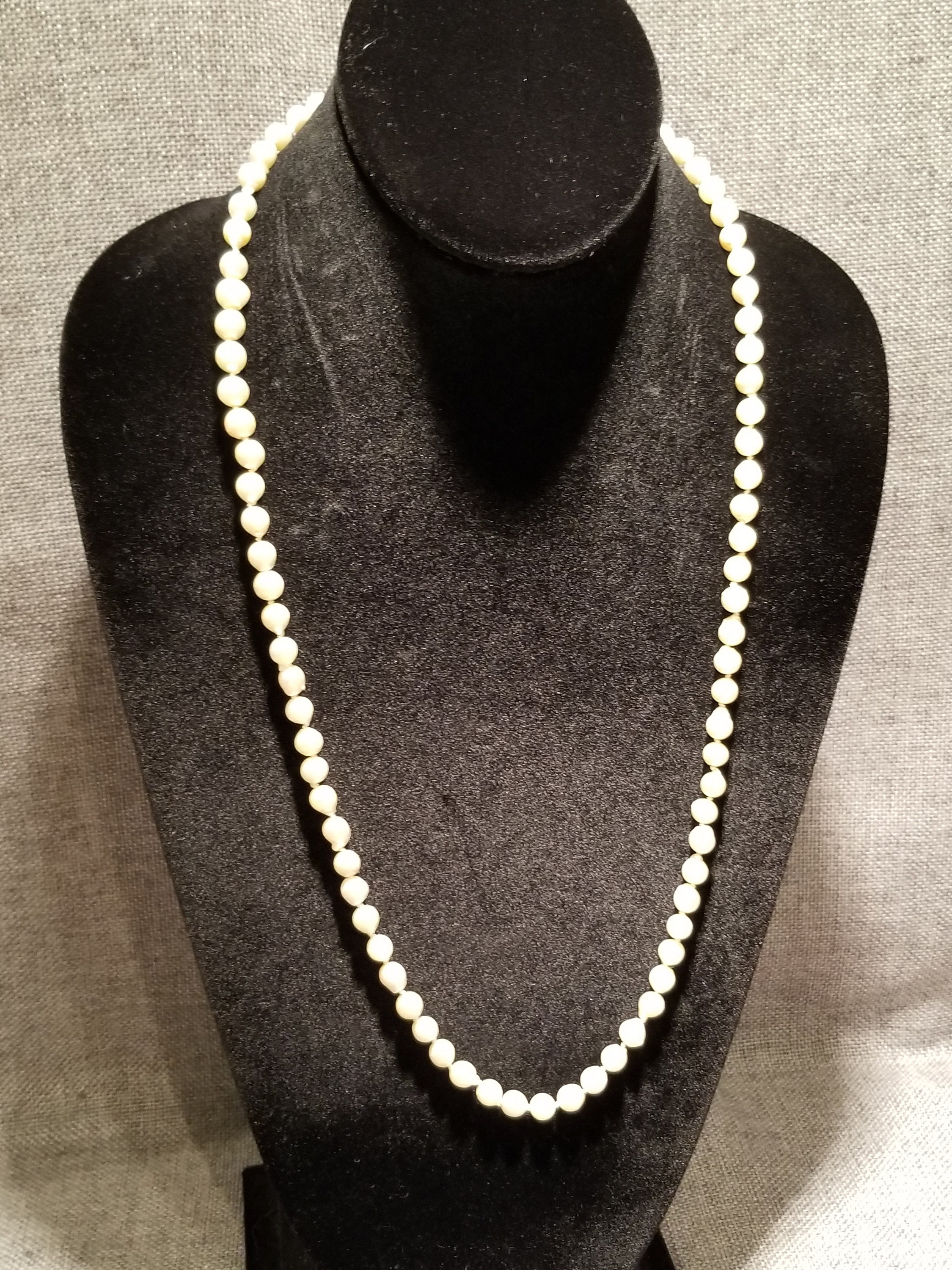 ★VINTAGE HOLLYWOOD★ 5way Knotted Pearl Necklace_VH25NNNE10 Vintage 26 Inch Classic Pearl Necklace, Hand Knotted With