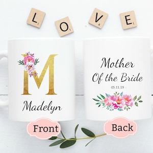 Personalizado Madre de la novia regalo, Madre de la novia taza, taza de la boda, nombre inicial madre del regalo del novio