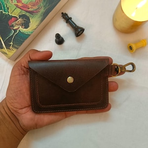 Gepersonaliseerde minimalistische leren kaartportemonnee - portemonnee, dunne portemonnee Bevestig het aan sleutels/riemlus of tas Gepersonaliseerd Vaderdagcadeau