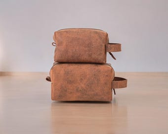 Personalized Leather Toiletry Bag Groomsmen Gift  Men’s Dopp kit with Engraving, Stylish small bag for Travel and Daily Use valentine gift