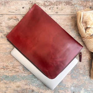 Leather Laptop Sleeve for Men & Women – Handmade Buffalo Leather Portfolio, Padded MacBook Case 13 14 15 16 Inch, Organizer Sleeve