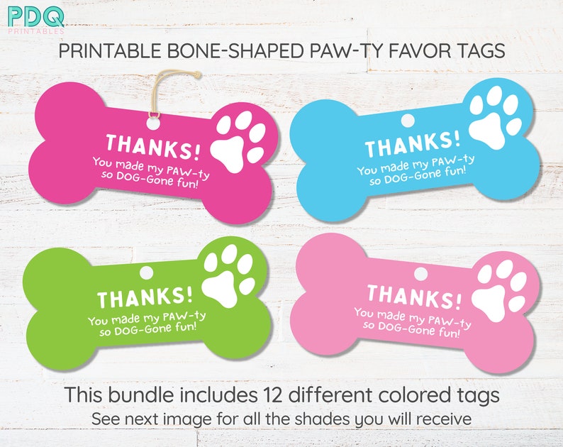 Op de afbeelding: Een set van 12 printbare, botvormige 'Paw-ty'-cadeautje-etiketten in verschillende kleuren. Elk etiket heeft een witte pootprint en de tekst 'BEDANKT! Je hebt mijn 'Paw-ty' zo leuk gemaakt!"
