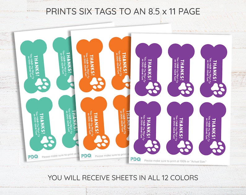 Op de afbeelding: Zes bedrukbare hondenbotvormige bedankkaartjes in turquoise, oranje en paars. Elk kaartje heeft een witte pootprint en de tekst "BEDANKT! Je hebt mijn PAW-ty zo DOG-Gone leuk gemaakt!" De kaartjes zijn ontworpen om te printen op een pagina van 21,6 x 27,9 cm.