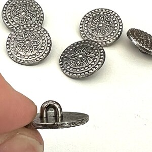 Pack of 8 20mm silver coloured metal shank buttons. Sewing coats jackets knitting R33 image 4