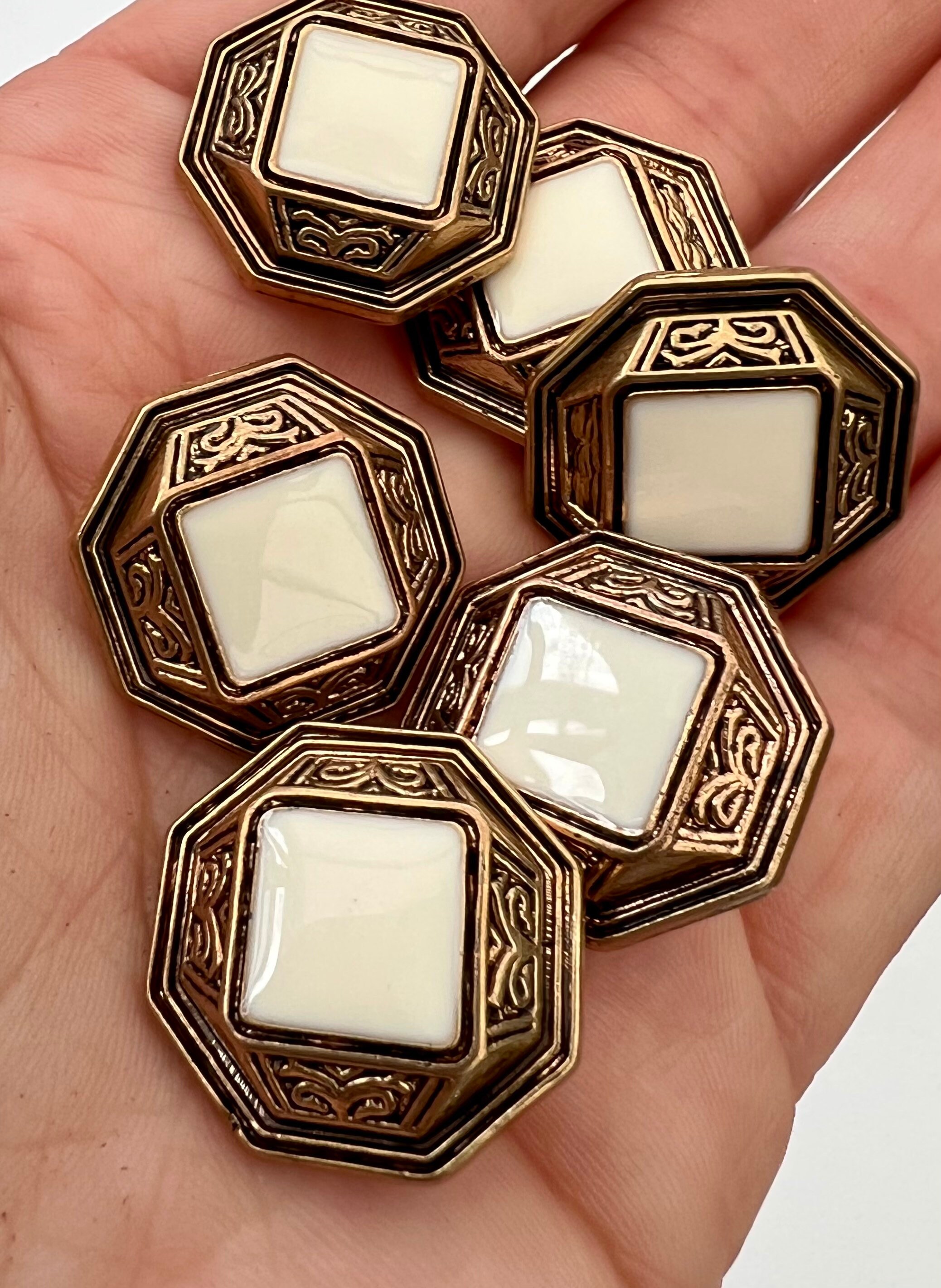 4 Vintage Mother of Pearl Buttons Large Size, 4 Big Mother of